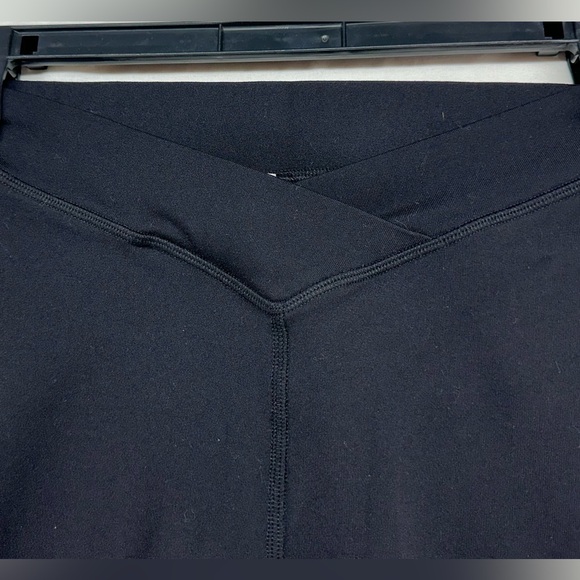 Alo Women’s Cropped Leggings Black Size XS / S Crossover Waist Band - Picture 8 of 10